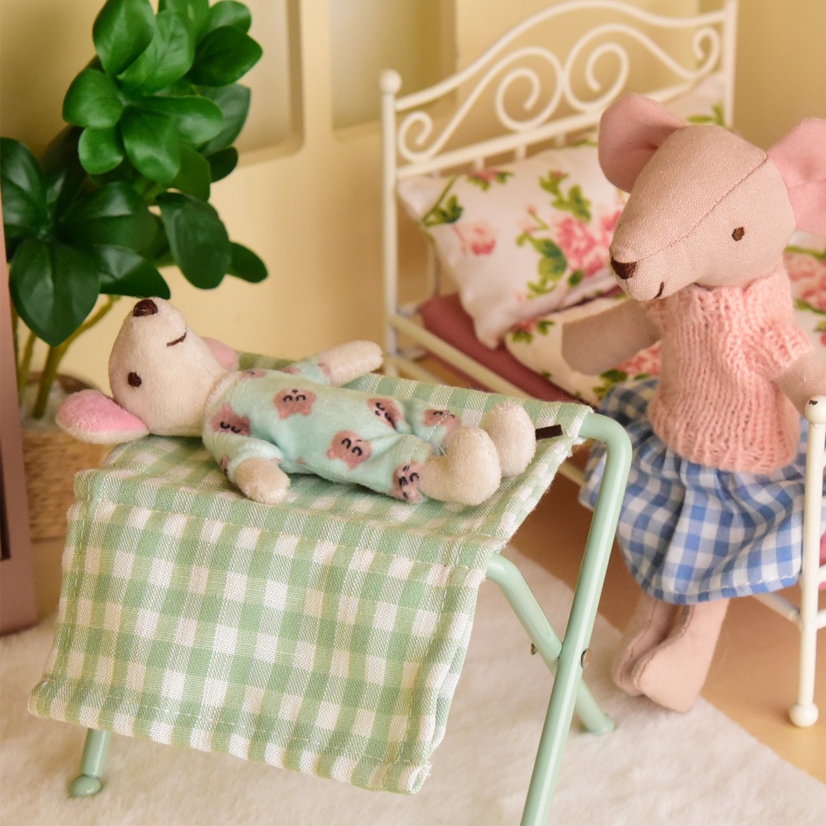 1/12 Miniature Changing Table  - огляд і ціна Tablet Accessories For Kids